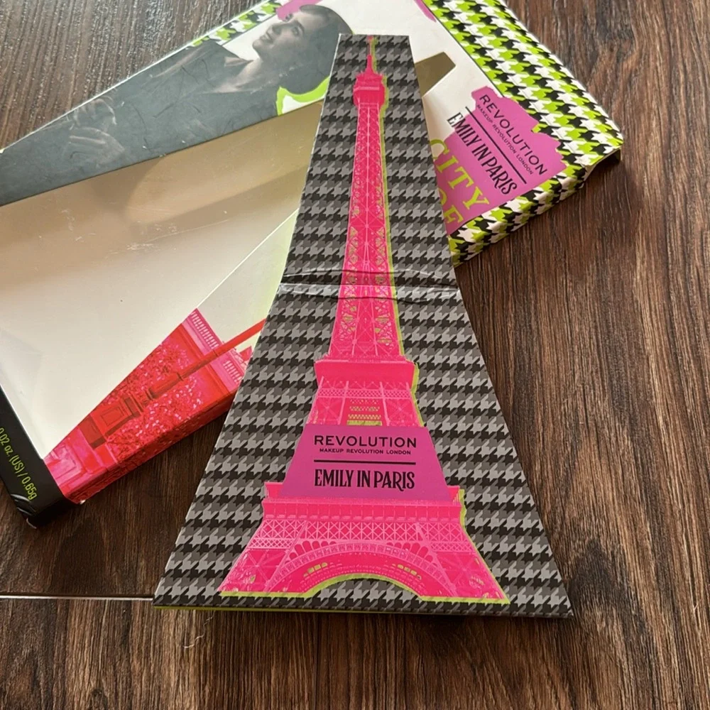 “EMILY IN PARIS” SHAWDOW PALETTE